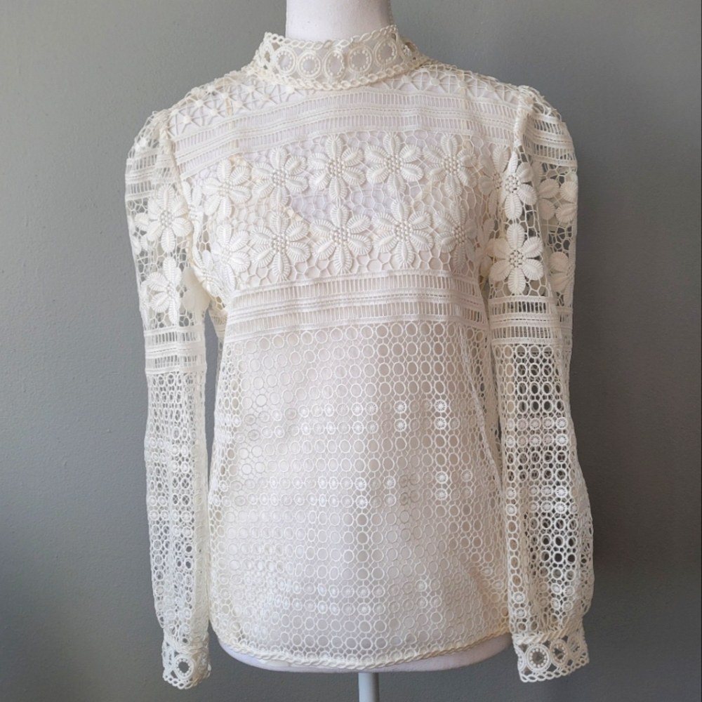 EUC Maje White Floral Lace Top | Small